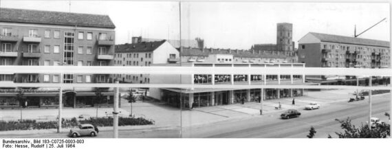 Zentralbild Hesse 25.7.1964 Unser Foto zeigt einen Blick in die Karl-Marx-Straße in Frankfurt-Oder.