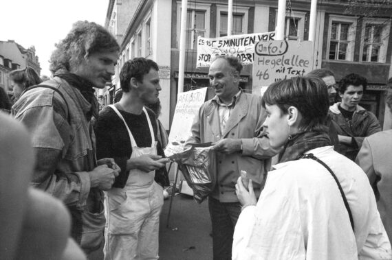 Foto vom Studierendenprotest gegen Abrisspolitik in der Potsdamer Dortustraße, Ende Oktober 1989.