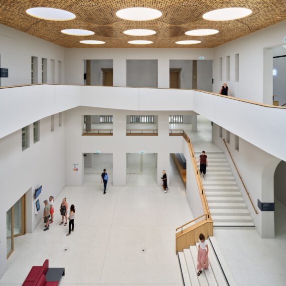 Sonderpreis für öffentliches Bauen im Bestand: Sanierung und Umbau Rathaus Frankfurt (Oder) Architektur: ff-Architekten Feldhusen und Fleckenstein PartG mbB und Andreas Schwarz © Andreas Meichsner