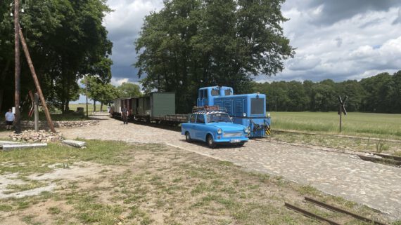 Kleinbahn (Pollo) - Wiederherstellung der Haltestelle Klenzenhof. Fotorechte: Prignitzer Kleinbahnmuseum Lindenberg e.V.